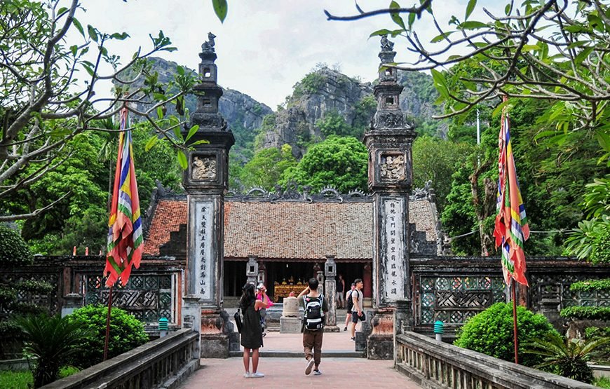 Private tour: Vietnam 13 – Day Heritage And Golden Bridge Tour