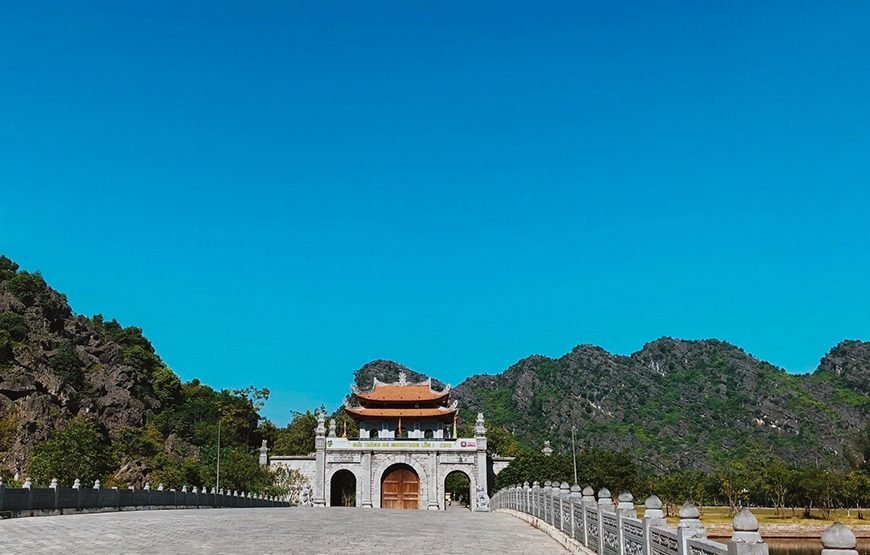 Private tour: Vietnam 13 – Day Heritage And Golden Bridge Tour