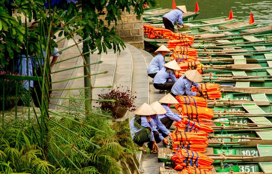 Private tour: Full-day Exploring Hoa Lu And Trang An Grottoes