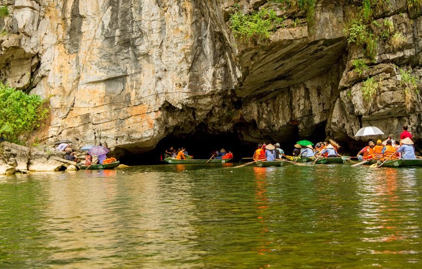 Private tour: Full-day Exploring Hoa Lu And Trang An Grottoes