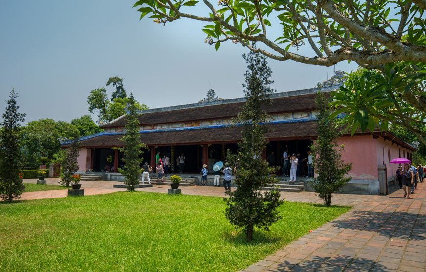 Private tour: Vietnam 13 – Day Heritage And Golden Bridge Tour