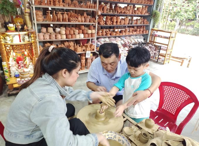 Short Activity: 1-hour Pottery Making Class